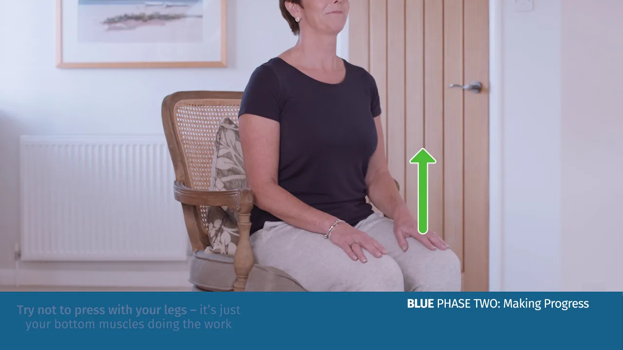 의자에 앉아있는 사람